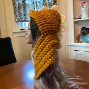 Dinosaur head hat/shawl